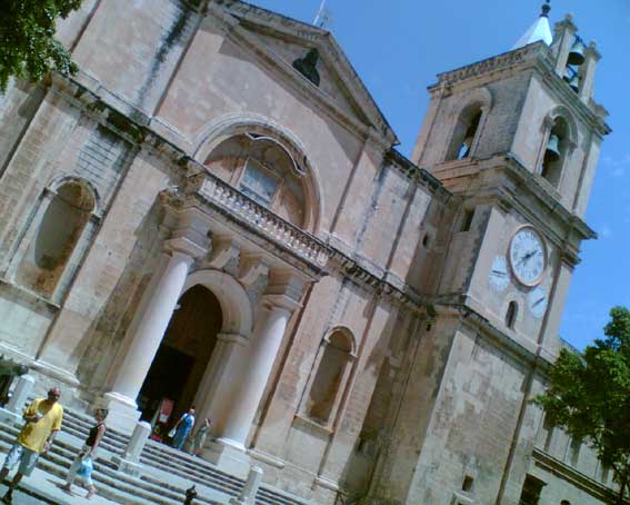 Cesta02_Valleta_chram