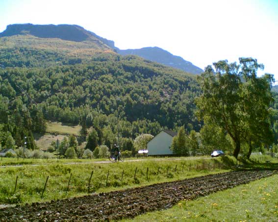 Cesta04_Flam_okoli3