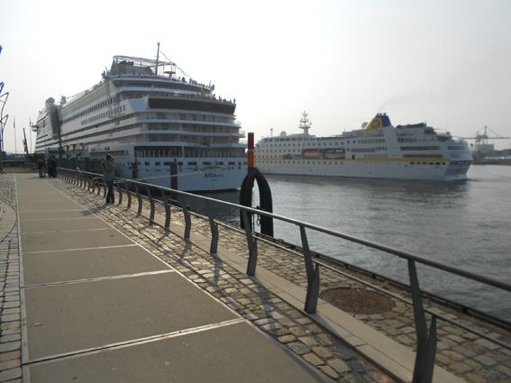 Lode_v Hamburgu